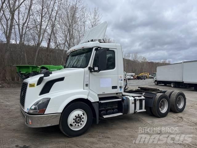 Volvo VNL Naudoti vilkikai