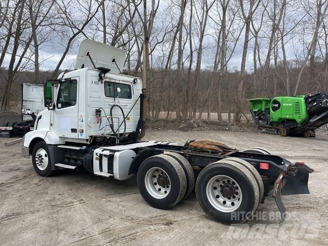 Volvo VNL Naudoti vilkikai