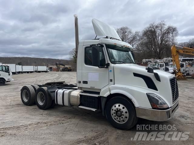 Volvo VNL Naudoti vilkikai
