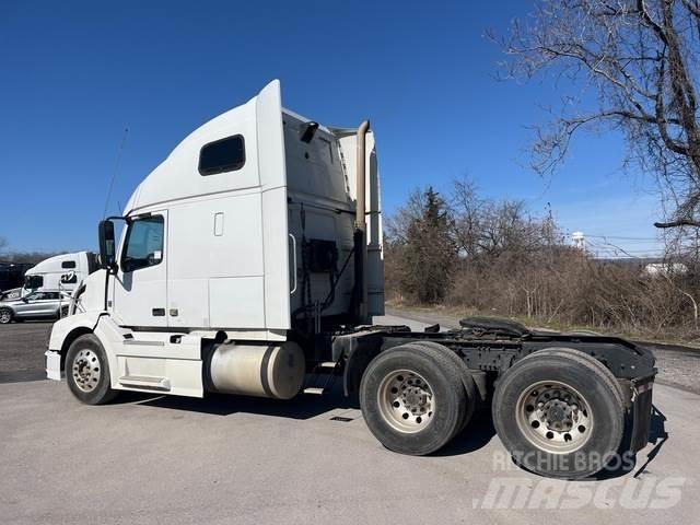 Volvo VNL Naudoti vilkikai