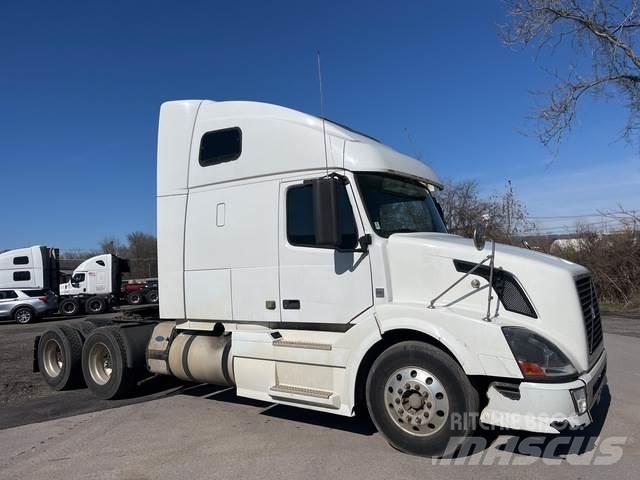 Volvo VNL Naudoti vilkikai