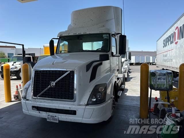 Volvo VNL Naudoti vilkikai