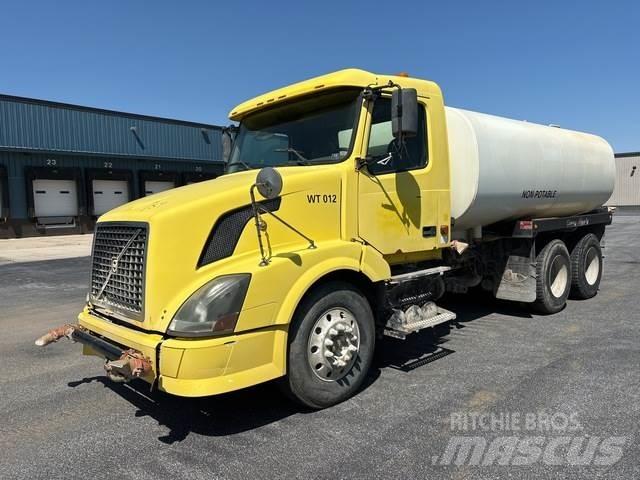 Volvo VNL Vandens sunkvežimiai