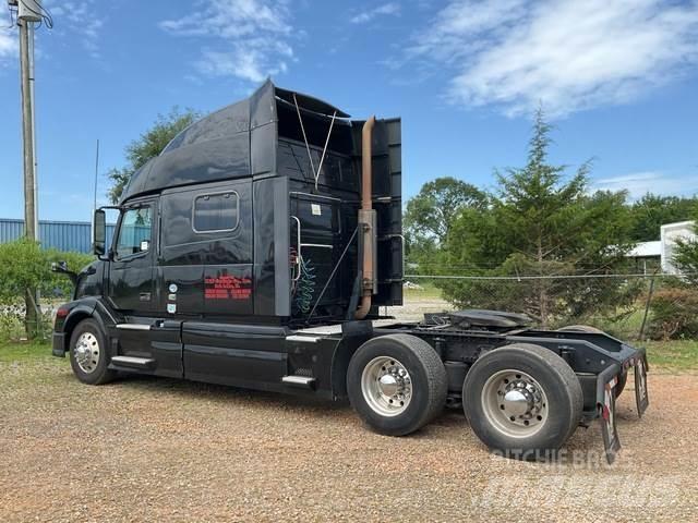 Volvo VNL Naudoti vilkikai