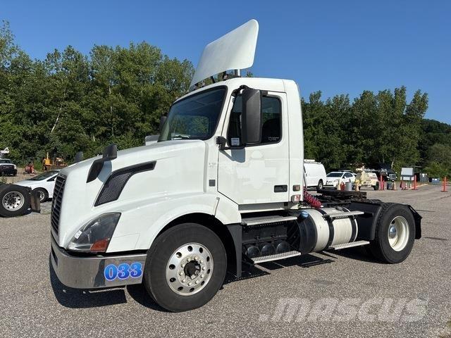 Volvo VNL Naudoti vilkikai