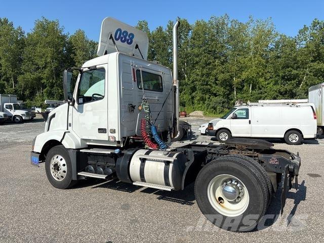 Volvo VNL Naudoti vilkikai