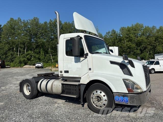 Volvo VNL Naudoti vilkikai