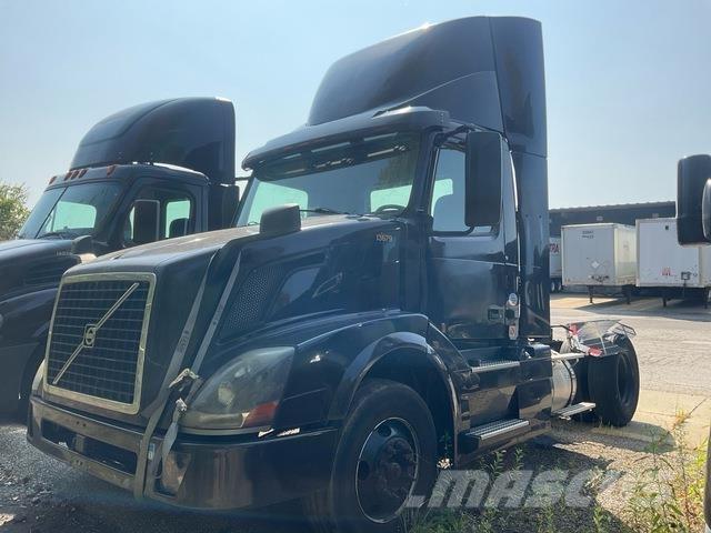Volvo VNL Naudoti vilkikai