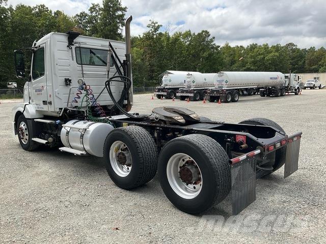 Volvo VNL Naudoti vilkikai