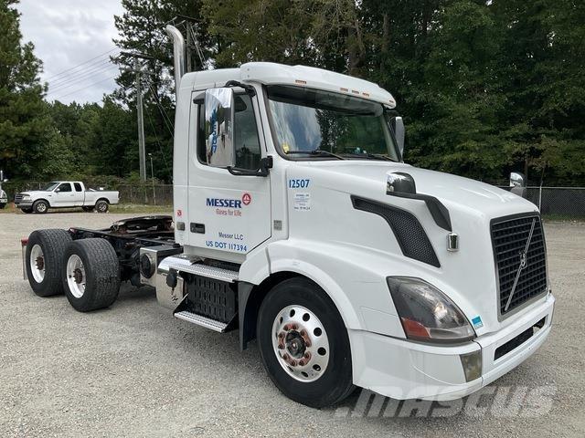 Volvo VNL Naudoti vilkikai