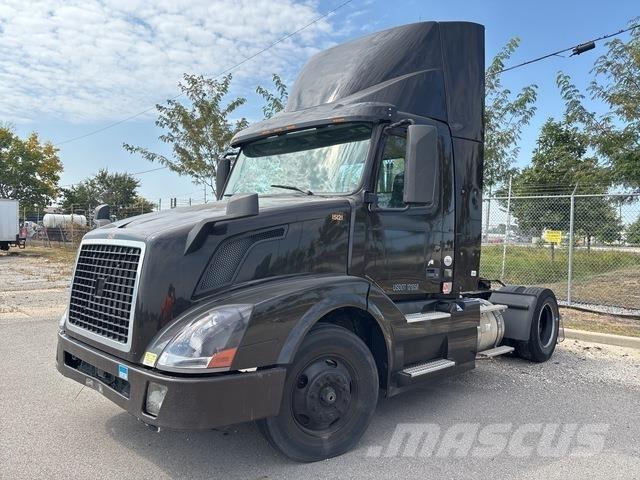 Volvo VNL Naudoti vilkikai