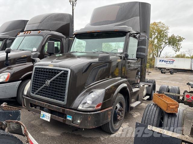 Volvo VNL Naudoti vilkikai