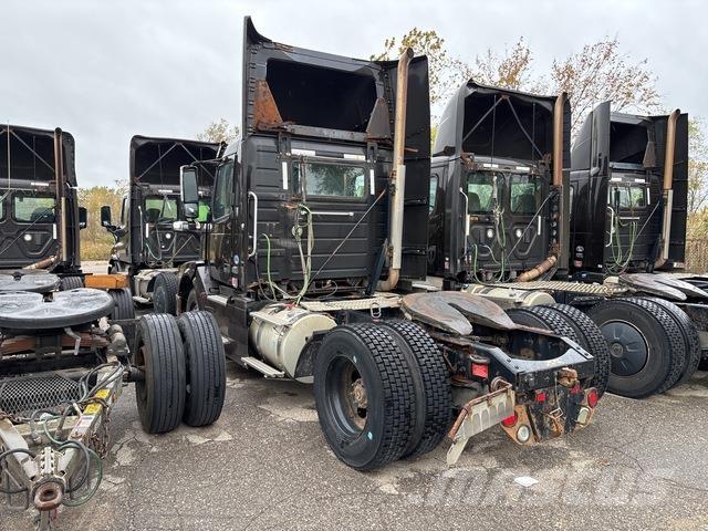 Volvo VNL Naudoti vilkikai