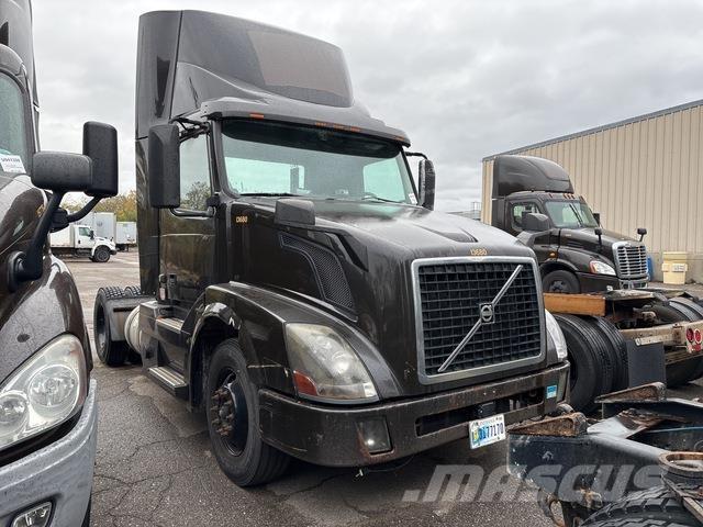 Volvo VNL Naudoti vilkikai