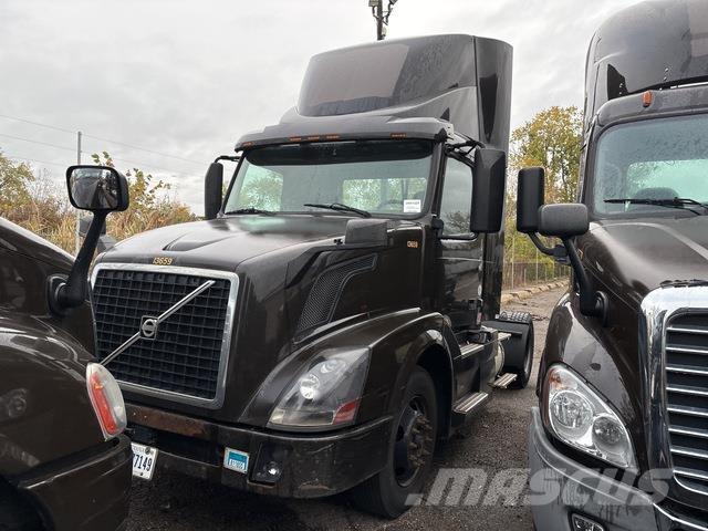 Volvo VNL Naudoti vilkikai