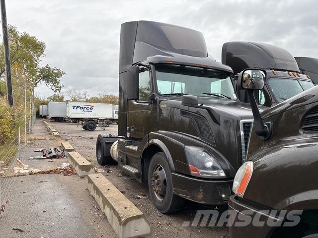 Volvo VNL Naudoti vilkikai