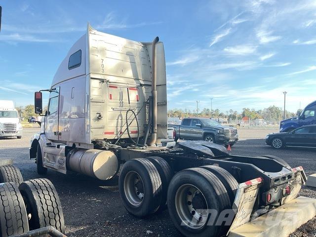 Volvo VNL Naudoti vilkikai