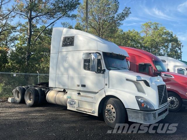 Volvo VNL Naudoti vilkikai