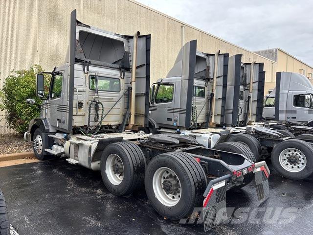 Volvo VNL Naudoti vilkikai