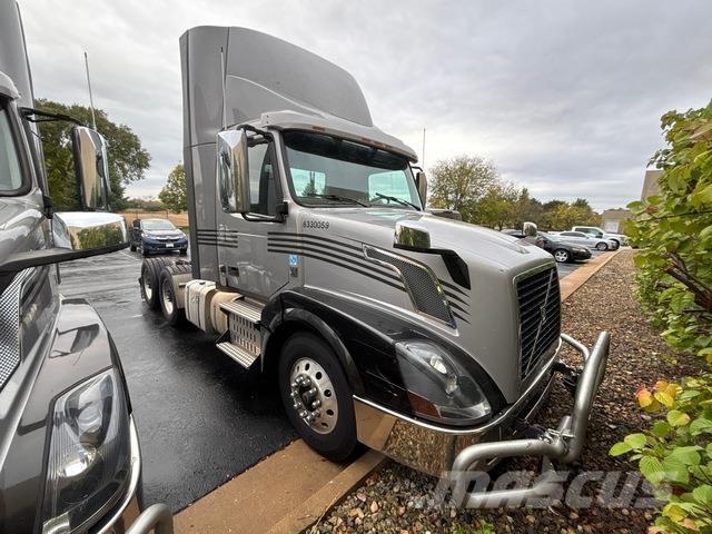 Volvo VNL Naudoti vilkikai