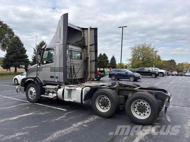 Volvo VNL Naudoti vilkikai