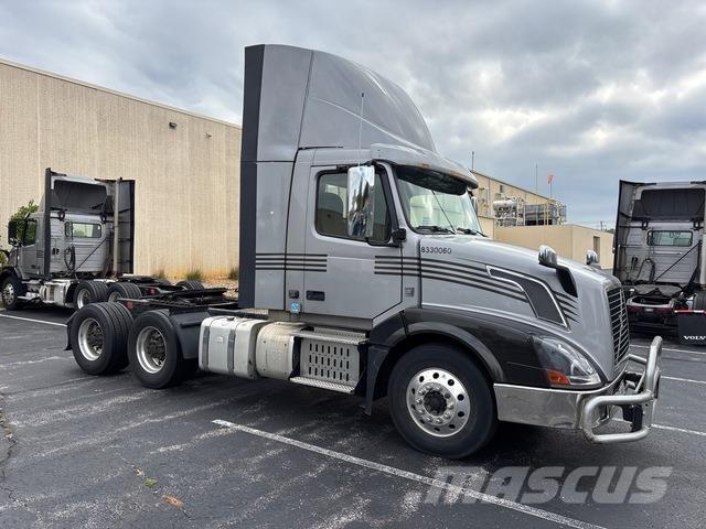 Volvo VNL Naudoti vilkikai