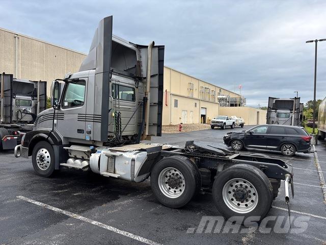 Volvo VNL Naudoti vilkikai