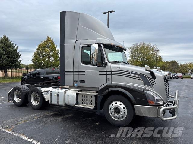 Volvo VNL Naudoti vilkikai