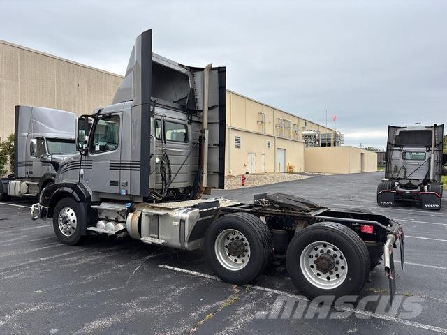 Volvo VNL Naudoti vilkikai