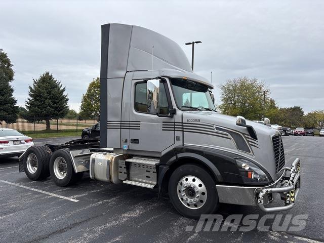 Volvo VNL Naudoti vilkikai