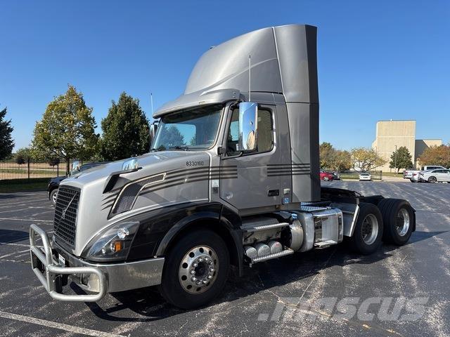 Volvo VNL Naudoti vilkikai