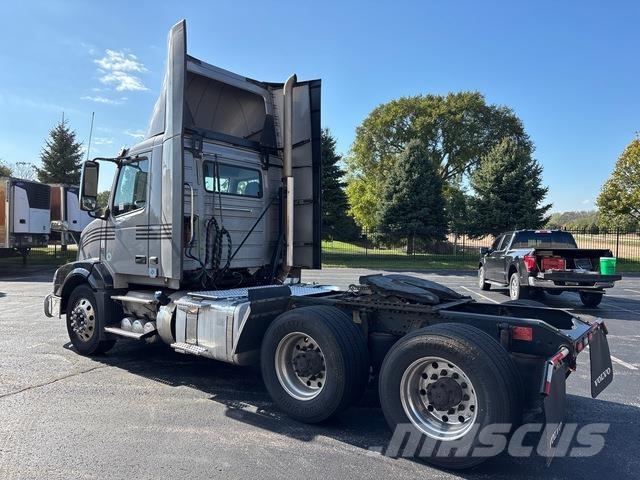 Volvo VNL Naudoti vilkikai