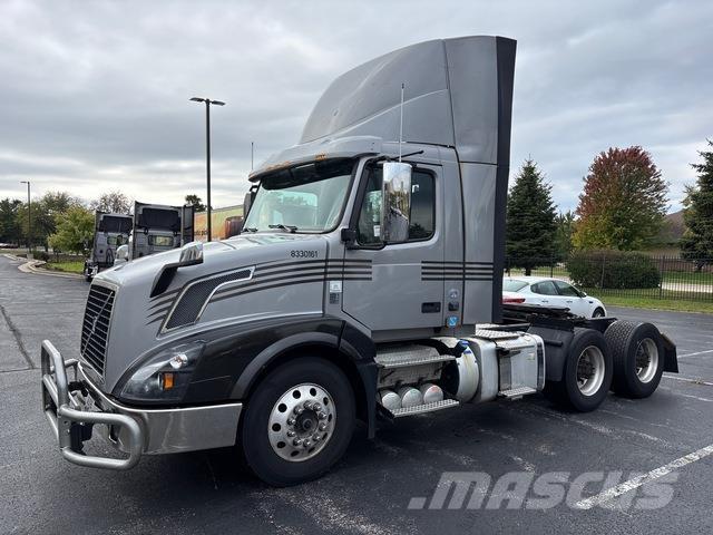 Volvo VNL Naudoti vilkikai