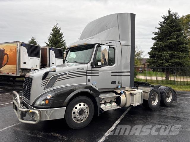 Volvo VNL Naudoti vilkikai