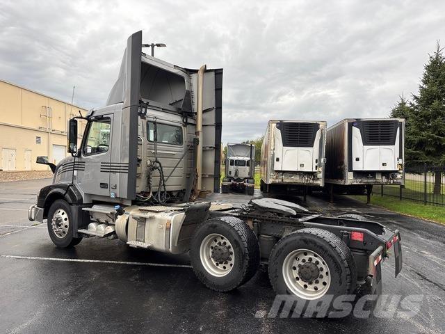 Volvo VNL Naudoti vilkikai