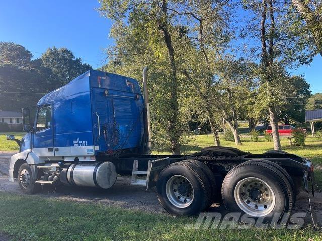 Volvo VNL Naudoti vilkikai