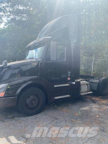 Volvo VNL Naudoti vilkikai