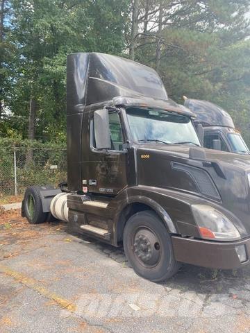Volvo VNL Naudoti vilkikai