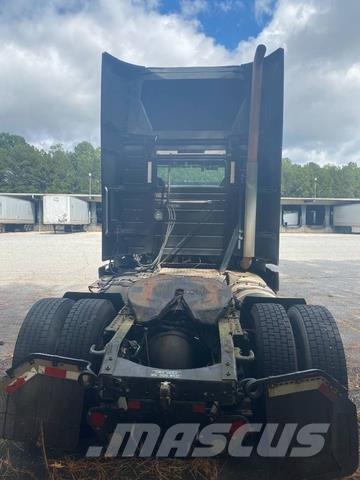 Volvo VNL Naudoti vilkikai