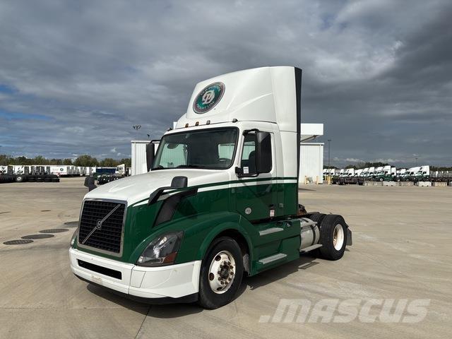 Volvo VNL Naudoti vilkikai