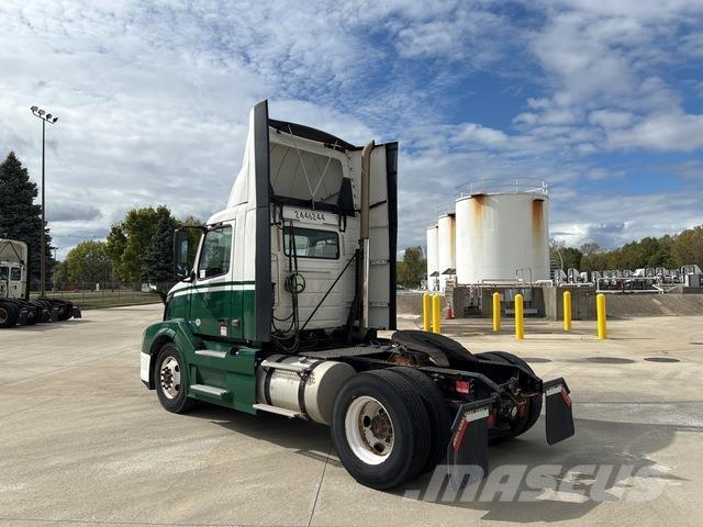 Volvo VNL Naudoti vilkikai