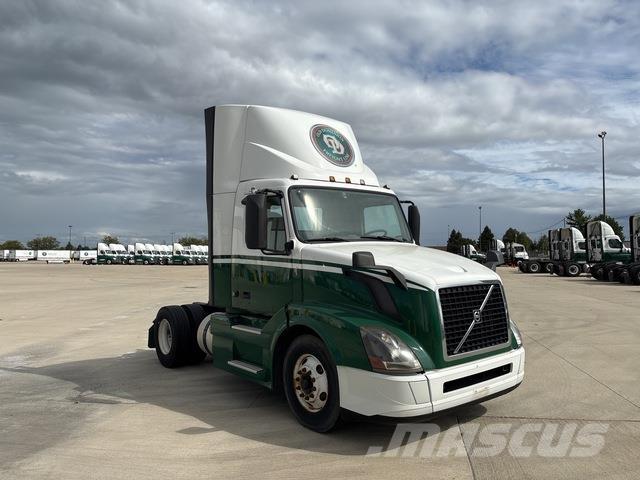 Volvo VNL Naudoti vilkikai