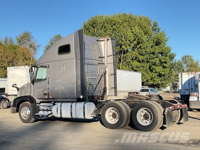 Volvo VNL Naudoti vilkikai