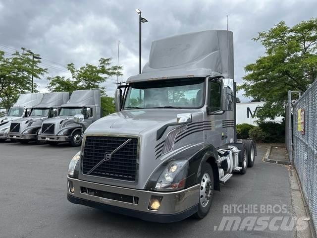 Volvo VNL 300 Naudoti vilkikai