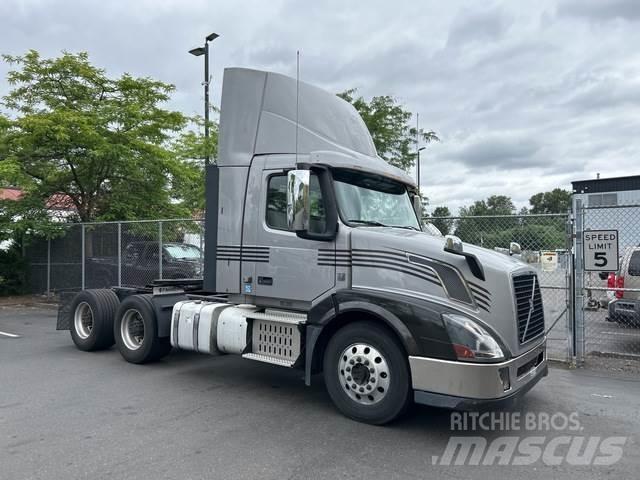 Volvo VNL 300 Naudoti vilkikai