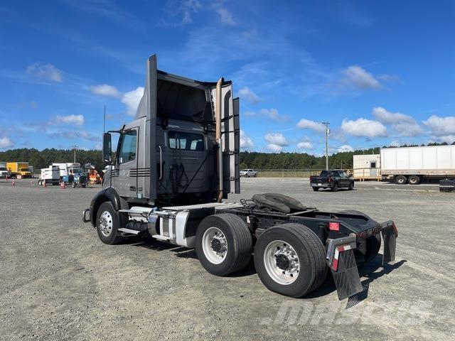 Volvo VNL 300 Naudoti vilkikai