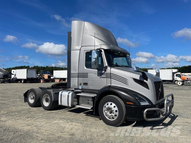 Volvo VNL 300 Naudoti vilkikai