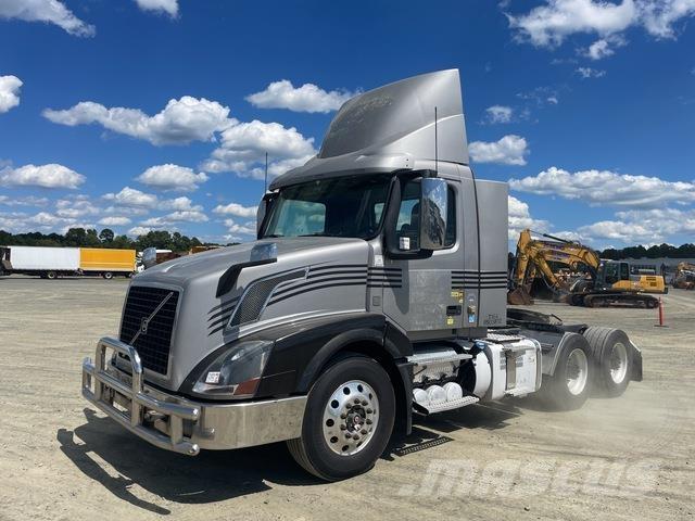 Volvo VNL 300 Naudoti vilkikai