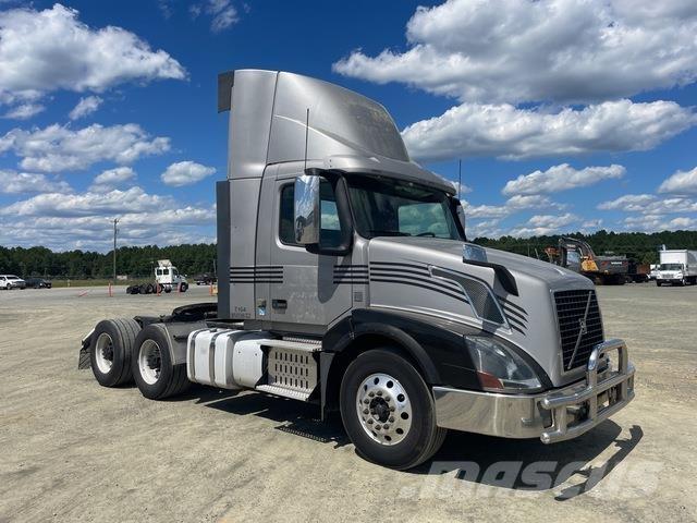 Volvo VNL 300 Naudoti vilkikai