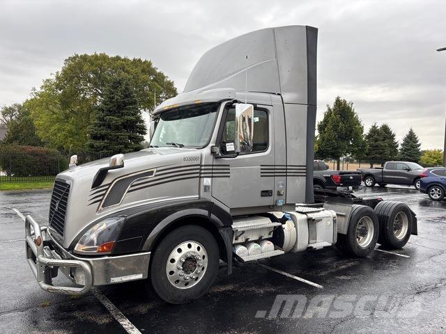 Volvo VNL 300 Naudoti vilkikai